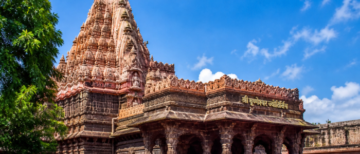Jyotirlinga Tours Packages – Book 4,6,7,8 Seater Car 9, 10, 12, 14, 17, 20 Seater Tempo Travellers & Urbania at Best Prices